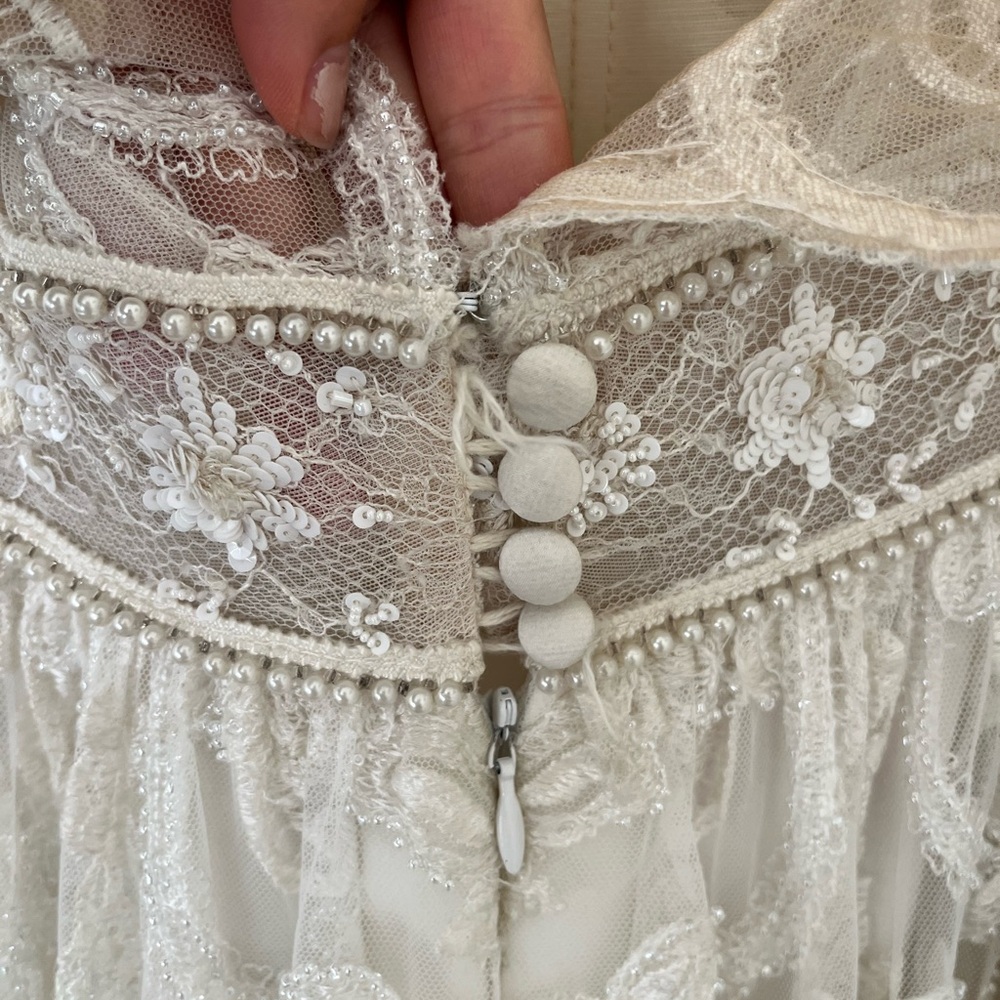 NWT Lihi Hod Sabine Wedding Dress in Ivory (2018) - Picture 7 of 12